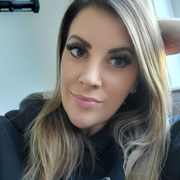 Meet your Posher, Danielle - Picture 1 of 1